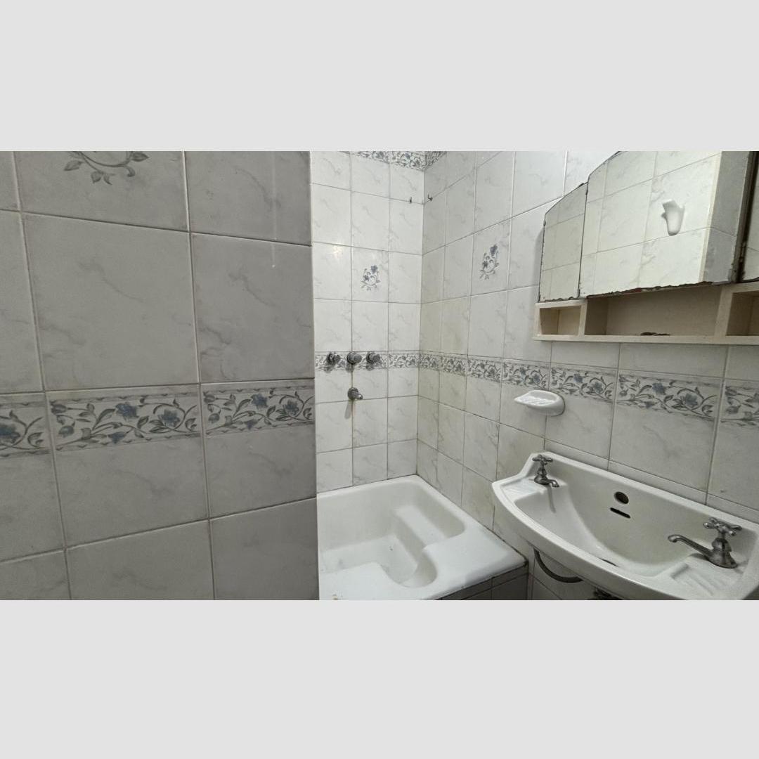 Foto de Departamento de 30 m² con 1 dormitorio en venta en La Plata, imagen 2