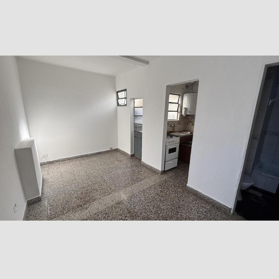 Foto de Departamento de 30 m² con 1 dormitorio en venta en La Plata, imagen 1
