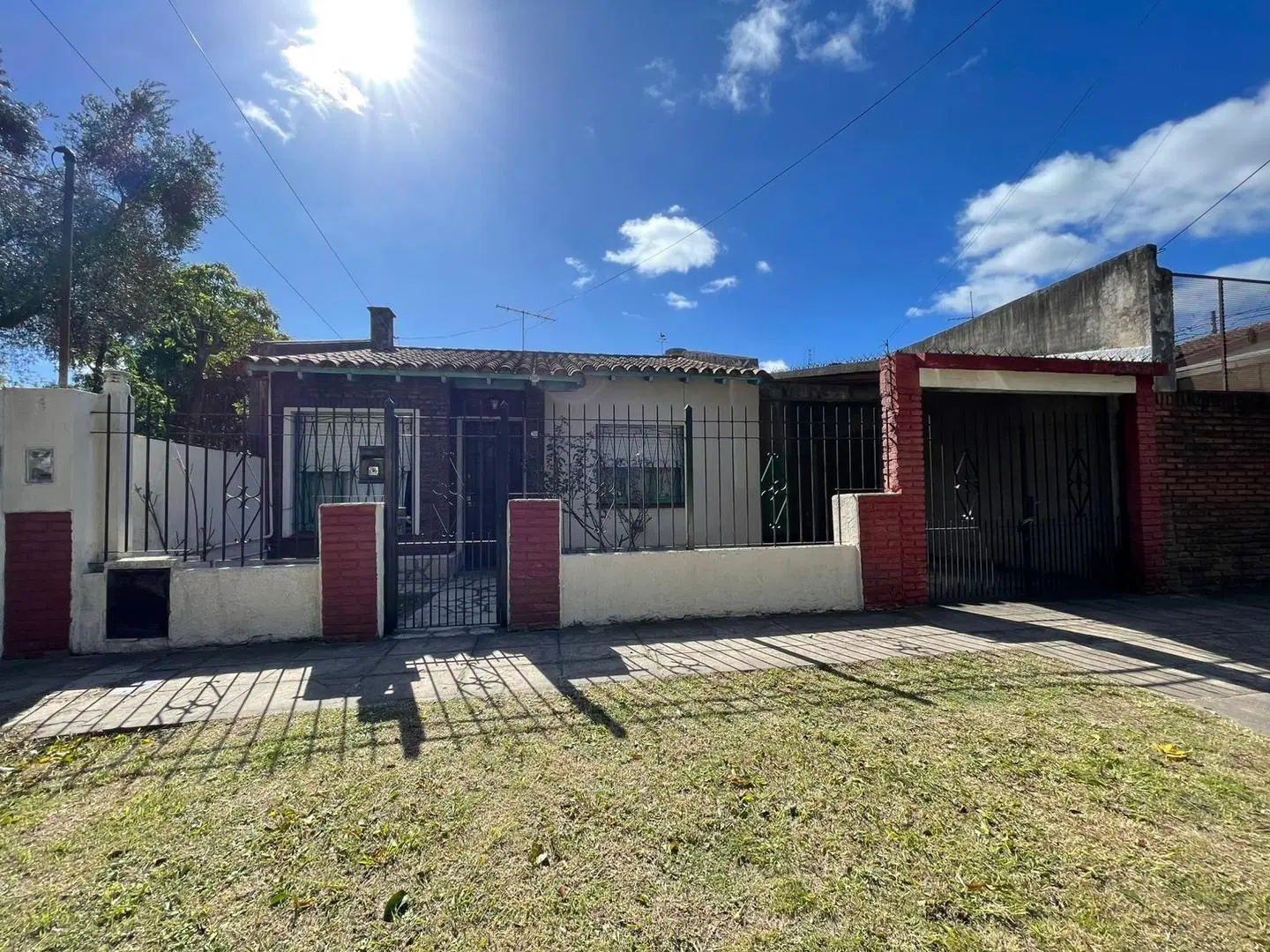 Castelar Norte, chalet 4 ambientes con fondo libre APTO CRÉD 1