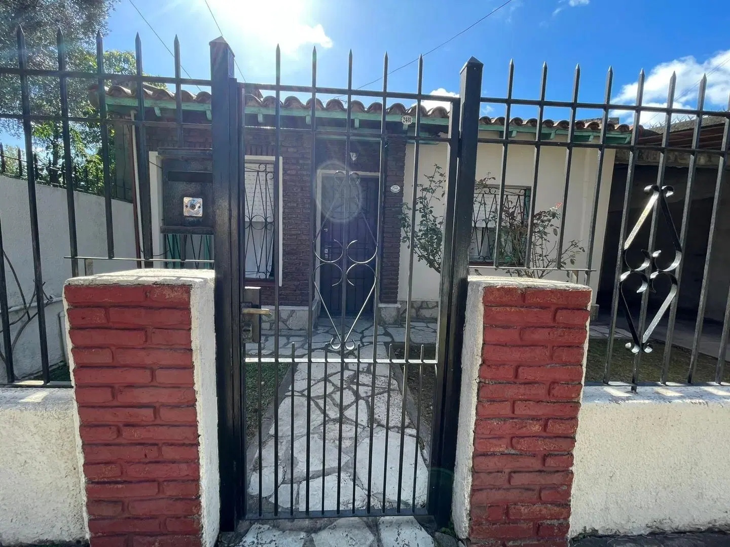 Castelar Norte, chalet 4 ambientes con fondo libre APTO CRÉD 2