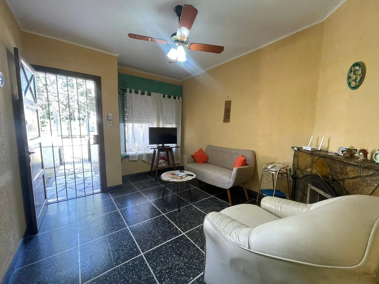Castelar Norte, chalet 4 ambientes con fondo libre APTO CRÉD 8