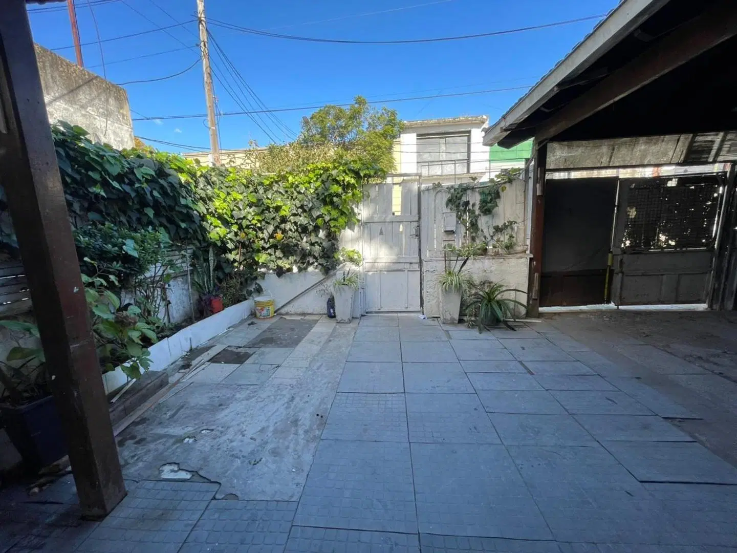 Ph al frente en Morón sur a reciclar con cochera 3 amb 3