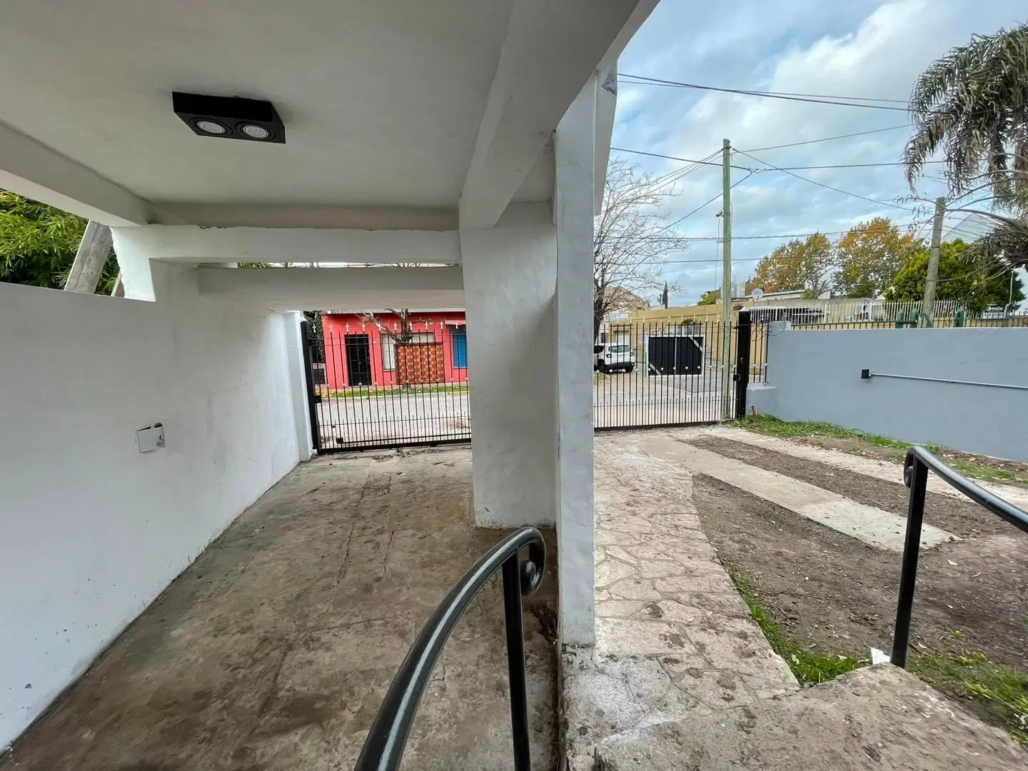 VENTA CASA 4 AMBIENTES y DPTO 2 AMB – ITUZAINGO NORTE 5