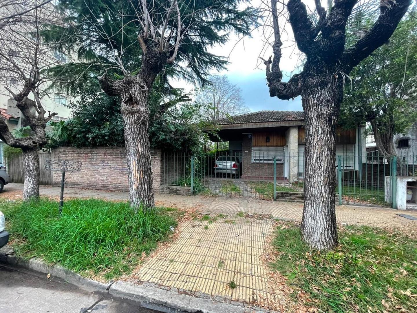 Lote terreno edificio en el centro de Ituzaingó Norte 485m2