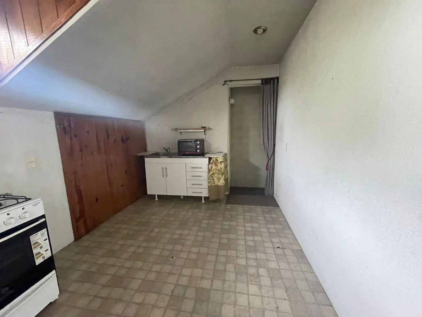 PH CON JARDÍN EN PRIMER PISO POR ESCALERA EN ALQUILER 4 AMB 4