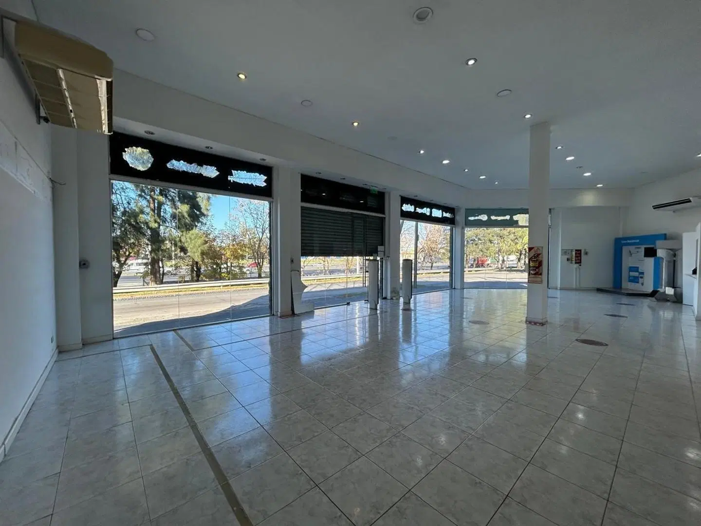 LOCAL COMERCIAL DOBLE ALTURA CON ENTREPISO EN ITUZAINGÓ 4