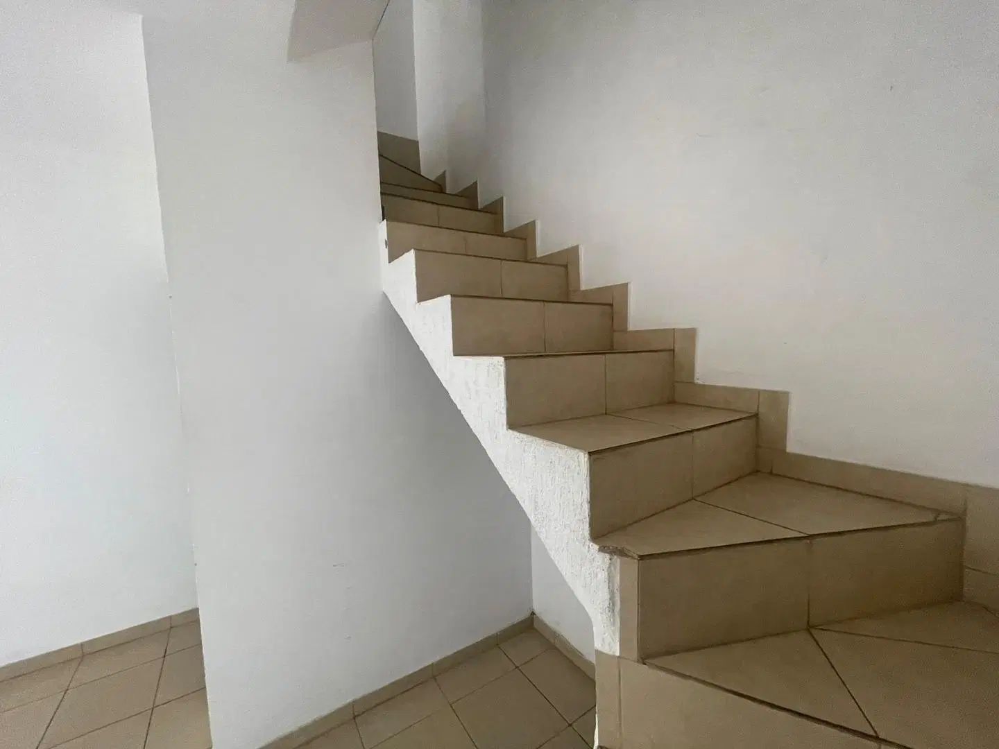 Castelar Norte, DÚPLEX 3 AMBIENTES PRIMER PISO POR ESCALERA 5
