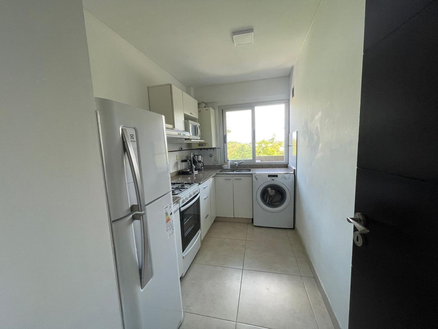 Foto de DEPARTAMENTO 2 AMB EN CASTELAR NORTE CON COCHERA, imagen 2