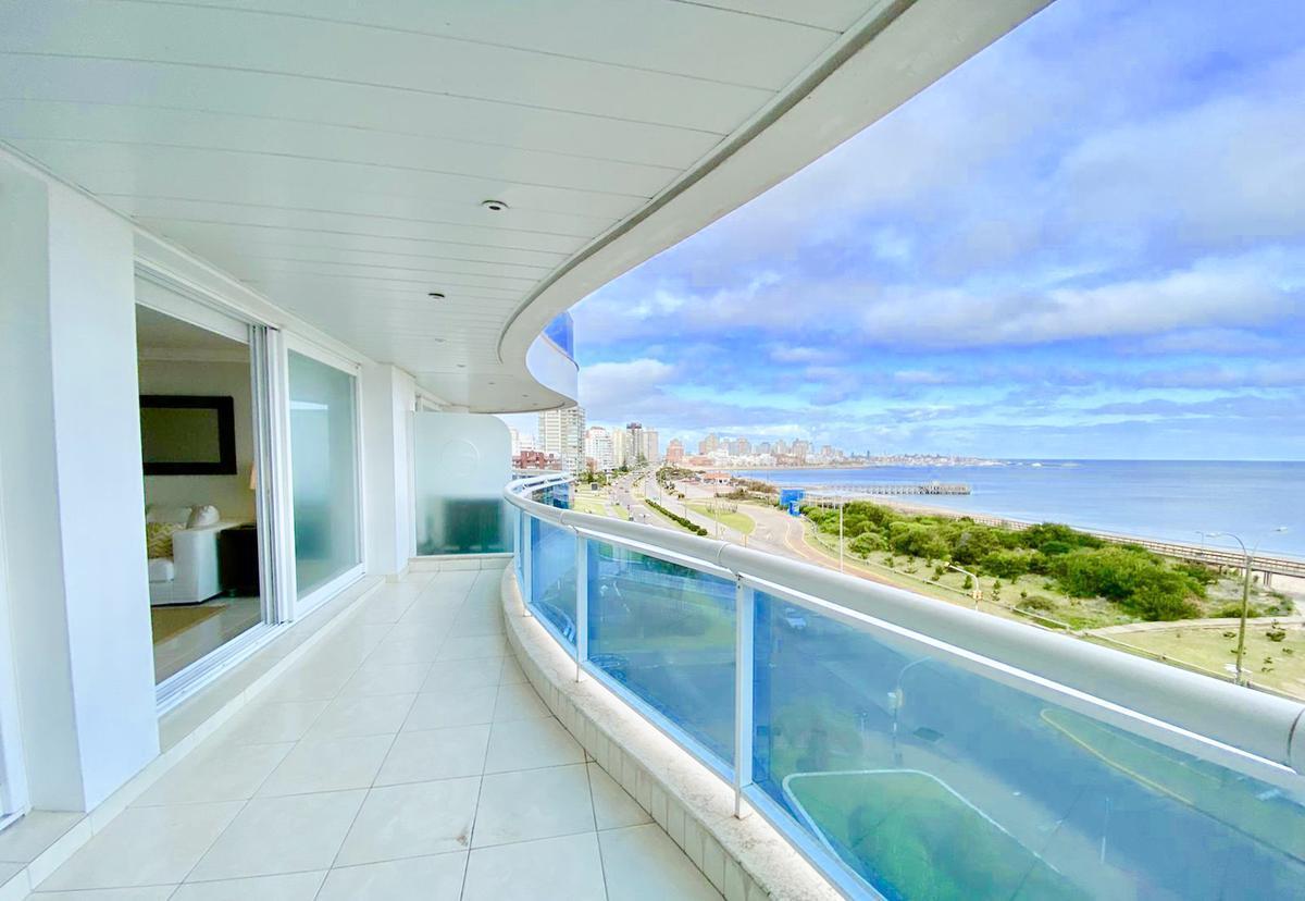 Foto de Exclusivo Departamento de 3 Dormitorios en Playa Mansa: Confort y, imagen 2