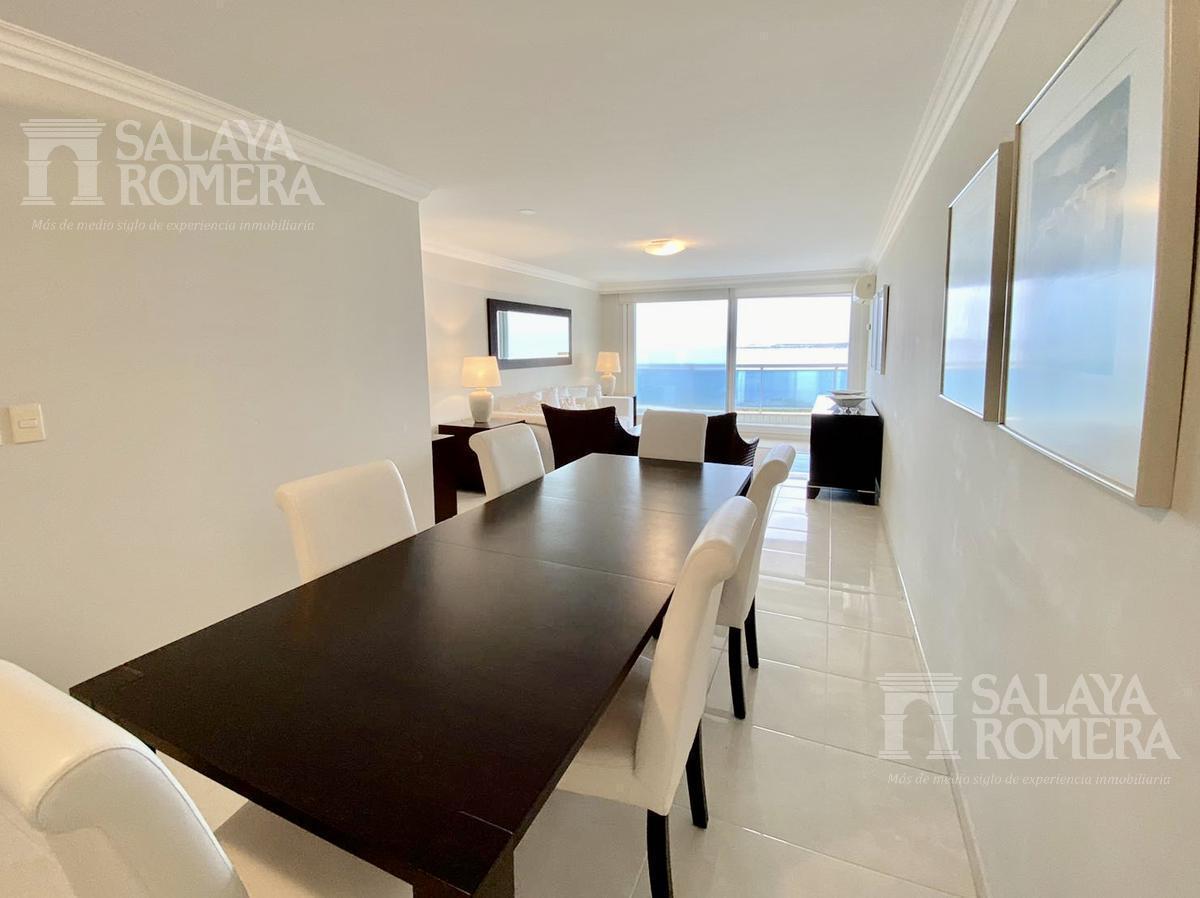 Foto de Exclusivo Departamento de 3 Dormitorios en Playa Mansa: Confort y, imagen 4
