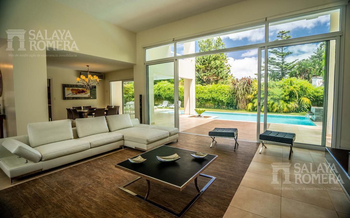 Foto de Venta - Playa Mansa , barrio privado , hermosa casa en Punta Del Este, imagen 2