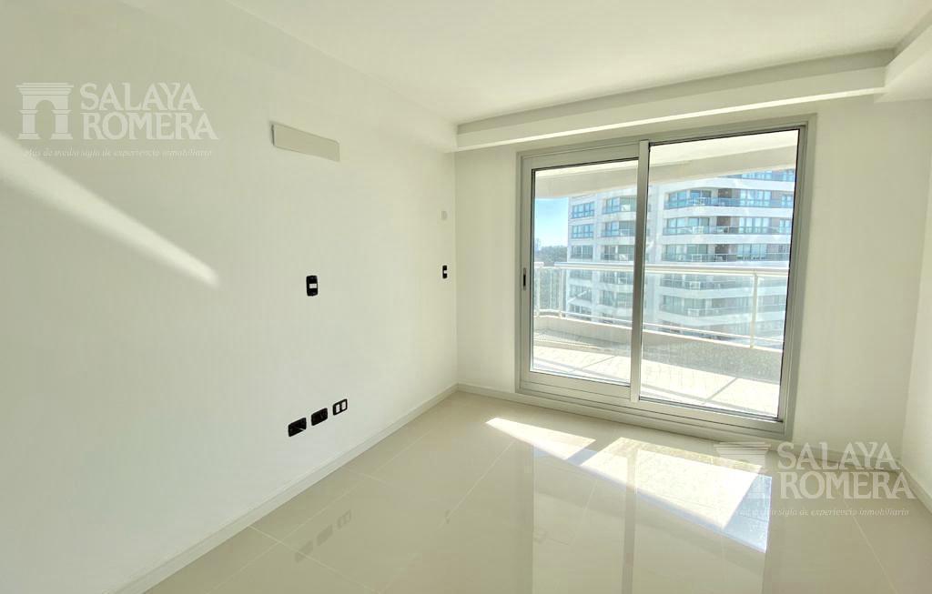 Foto de Venta departamento en Playa Brava, torre de categoria, 2 dormitorios, imagen 2