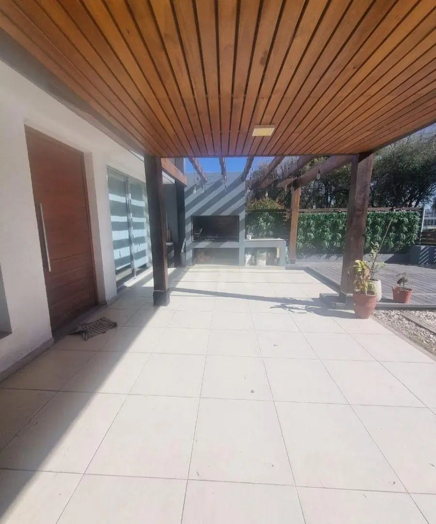 ALQUILER ALTOS DE MANANTIALES CON PILETA 1