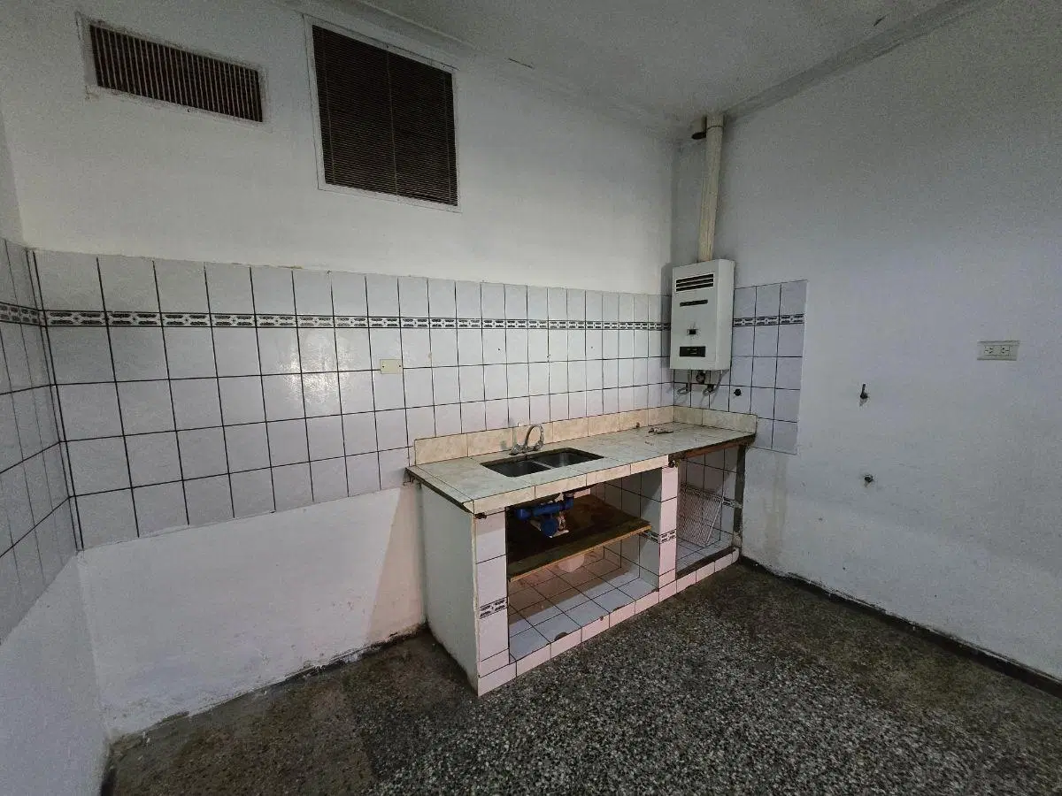 Local comercial y Vivienda. 5