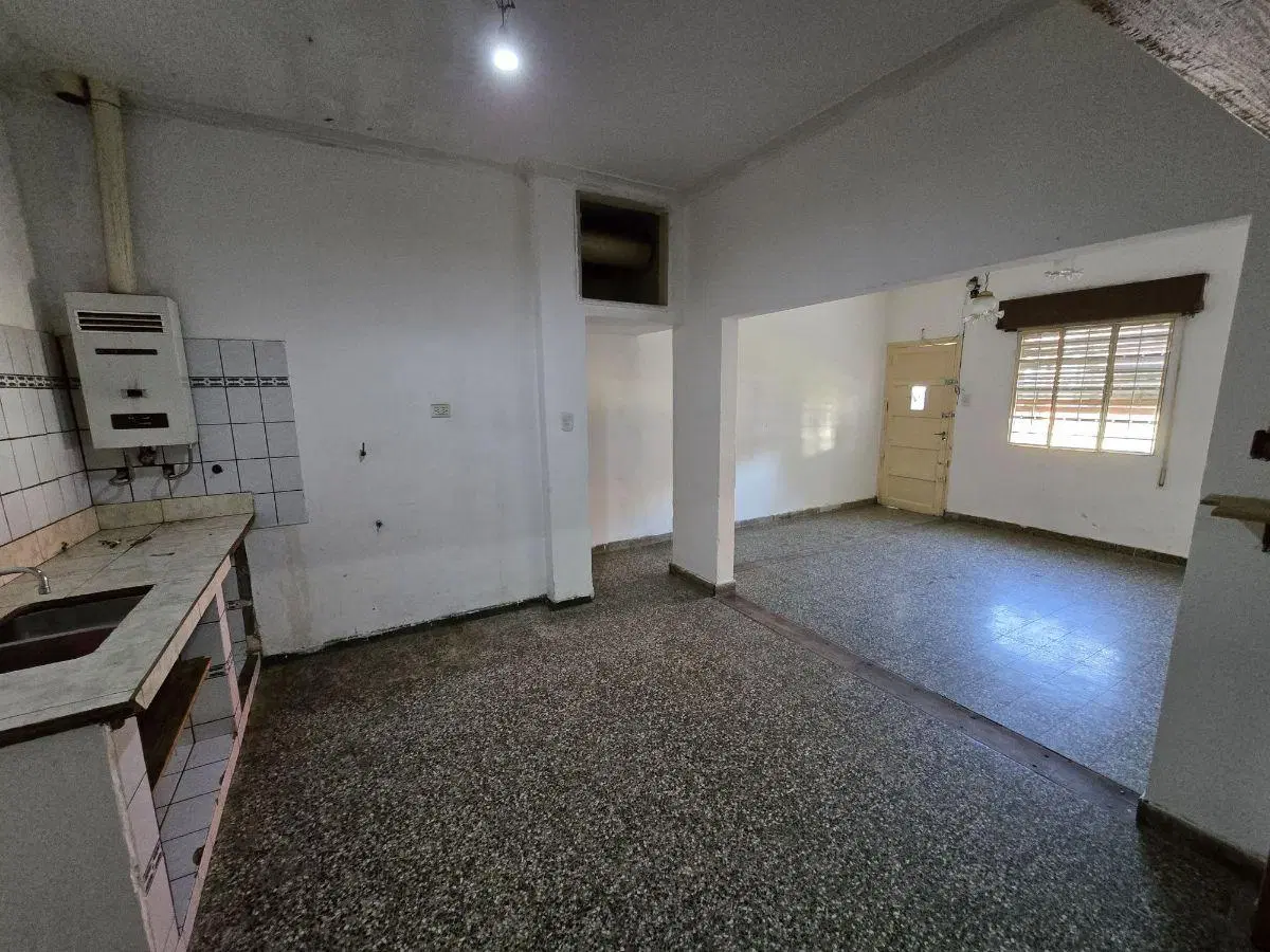 Local comercial y Vivienda. 8