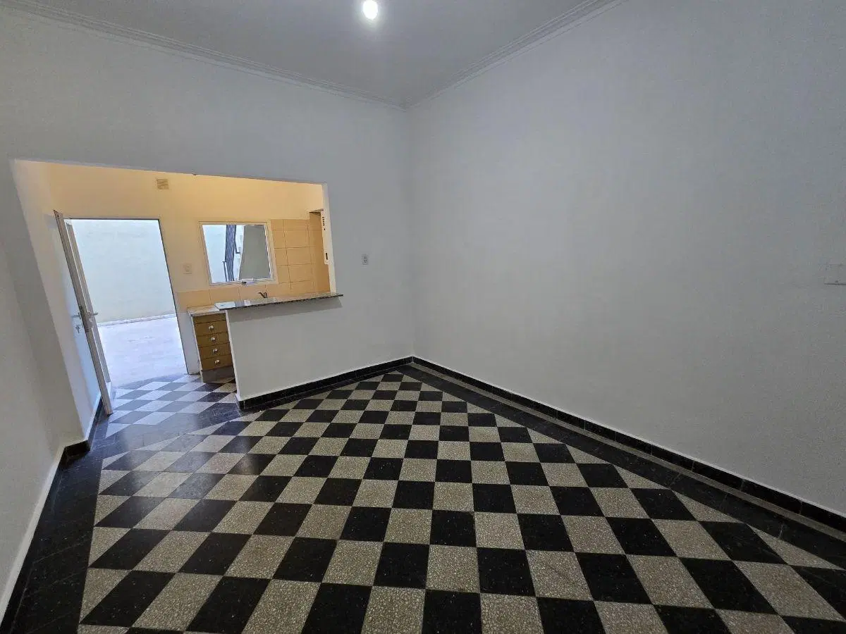 Casa de 3 dorm en Barrio Sur a mts de Casa de Gobierno 8