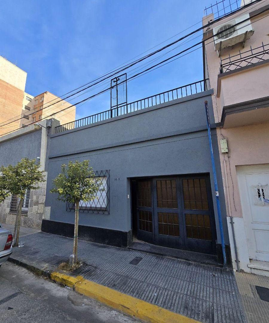 Casa de 3 dorm en Barrio Sur a mts de Casa de Gobierno