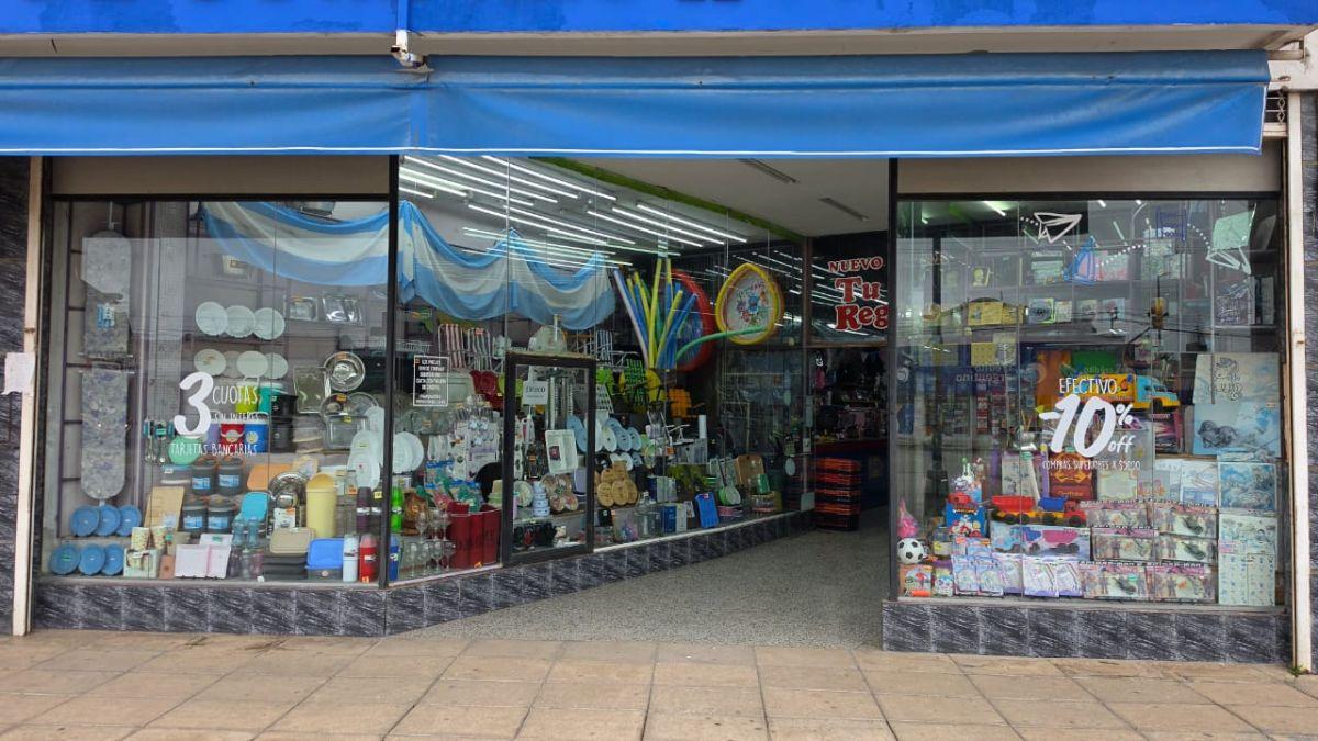 Foto de Amplio Local Comercial sobre Avenida!, imagen 2