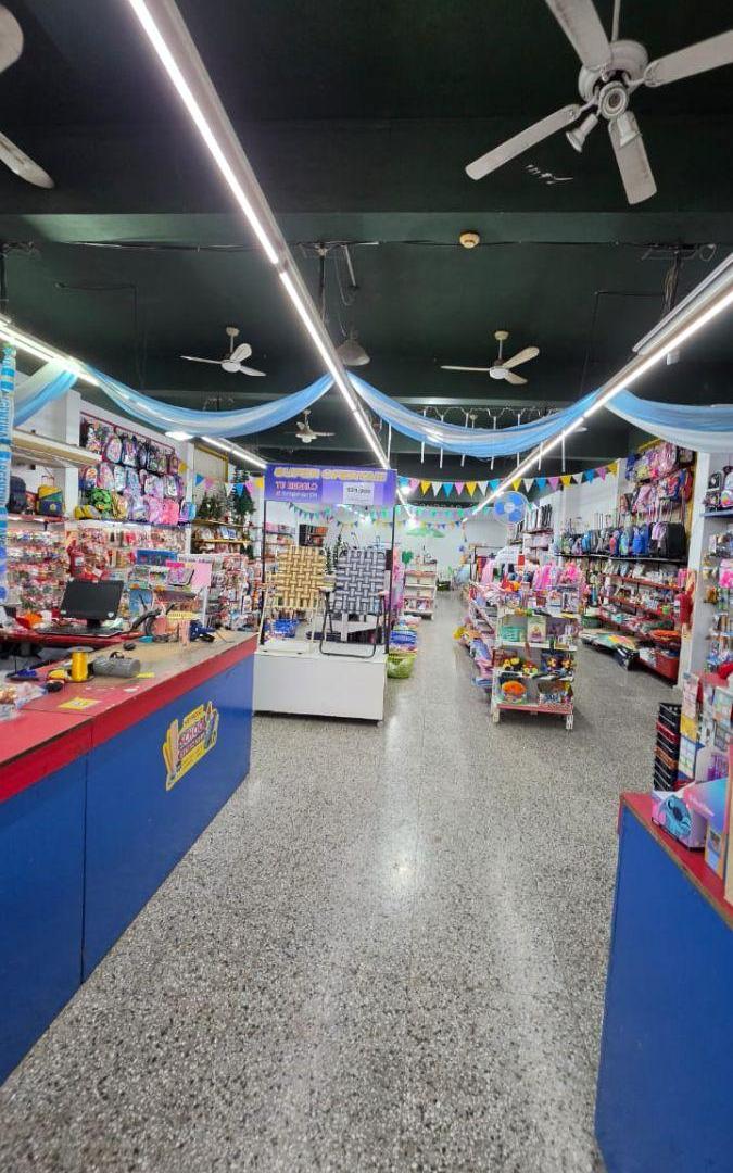 Foto de Amplio Local Comercial sobre Avenida!, imagen 3