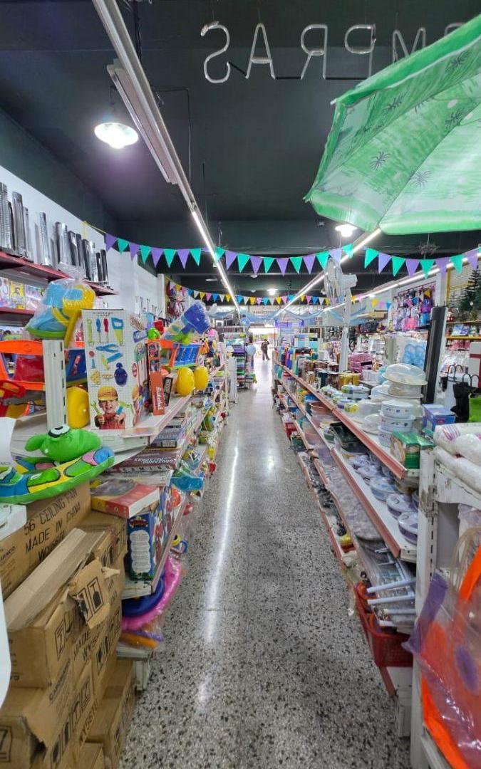 Foto de Amplio Local Comercial sobre Avenida!, imagen 4