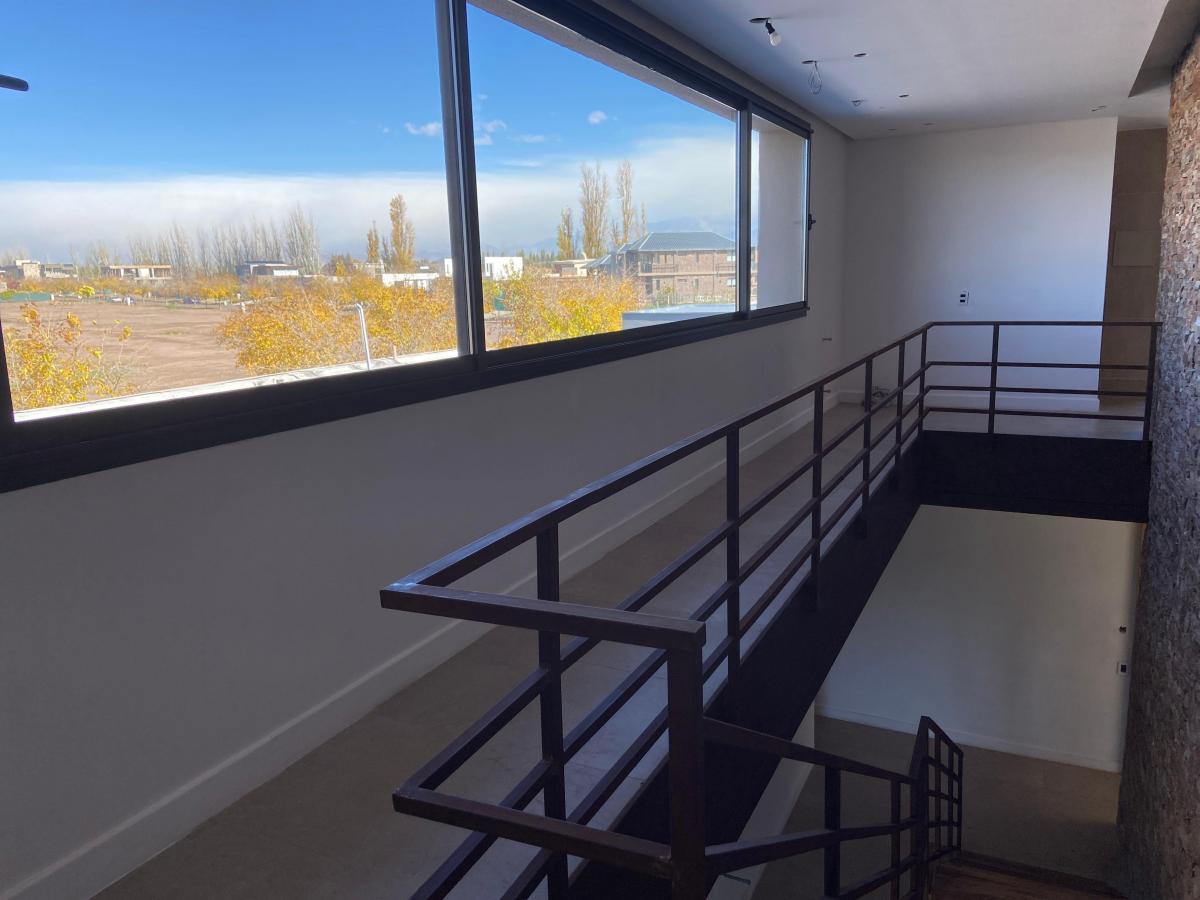 Increible Casa en Venta a Estrenar en El Exclusivo Barrio La Vacherie Golf Club 3