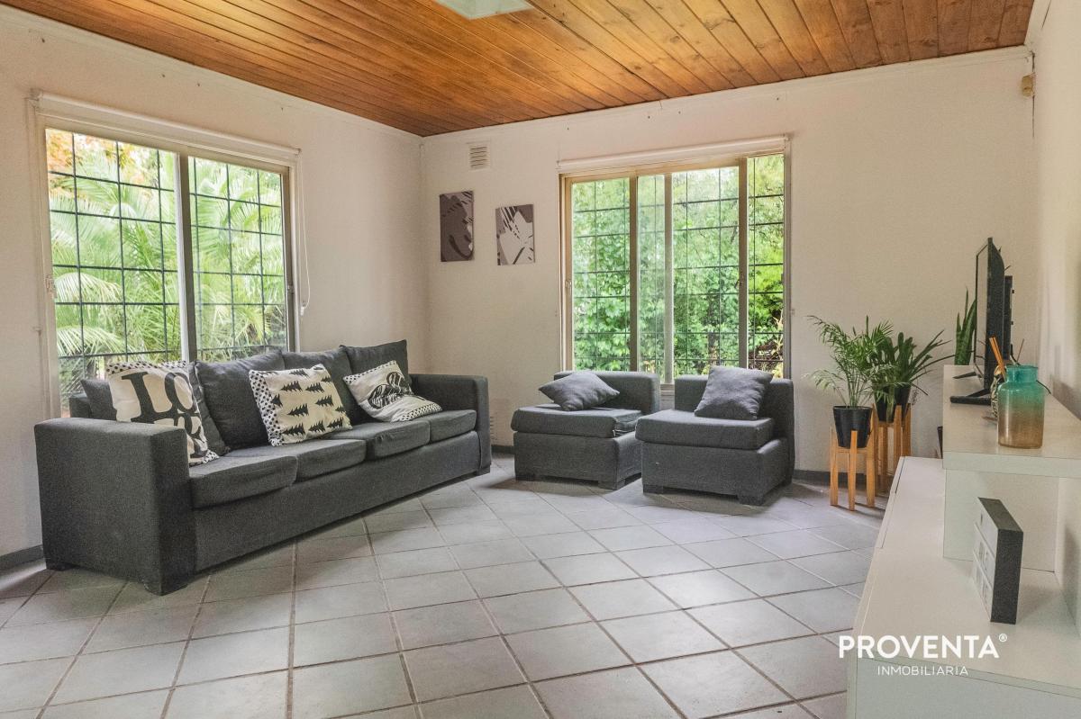 Casa Emplazada en Parque Forestado de 1600 m² Vistalba 4