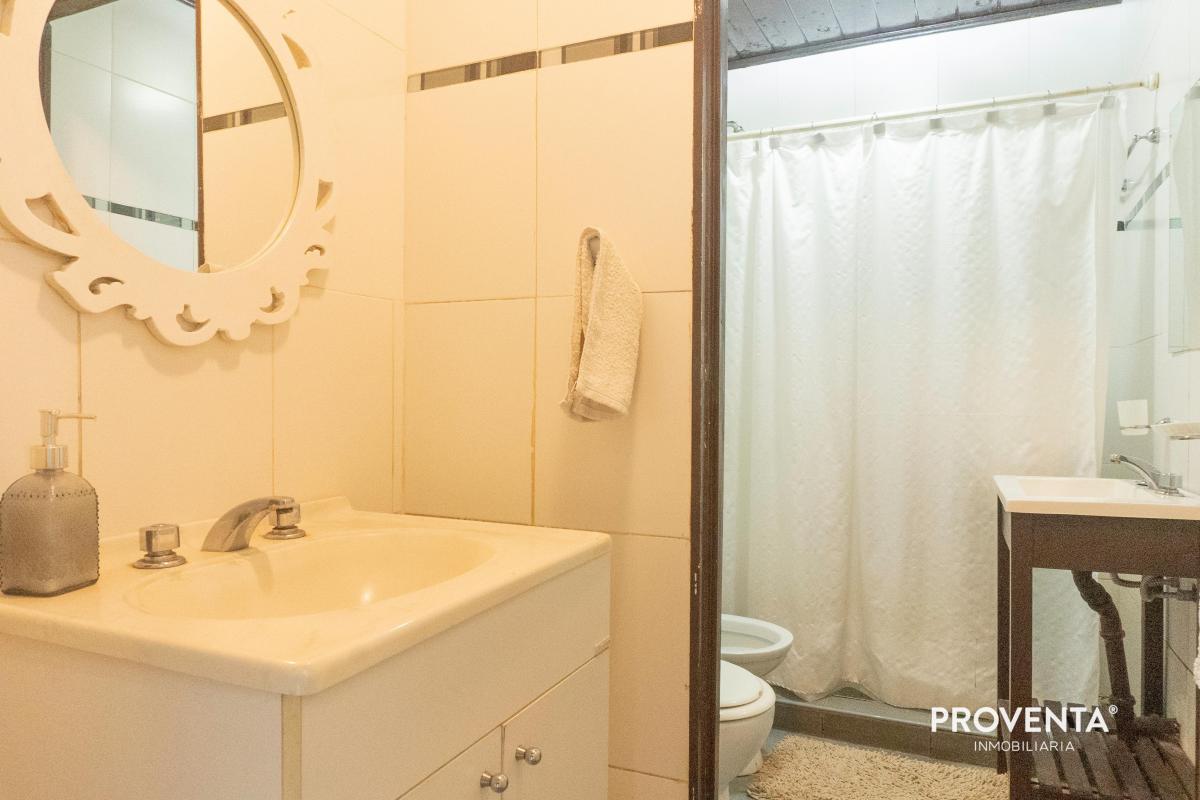 Casa Emplazada en Parque Forestado de 1600 m² Vistalba 2