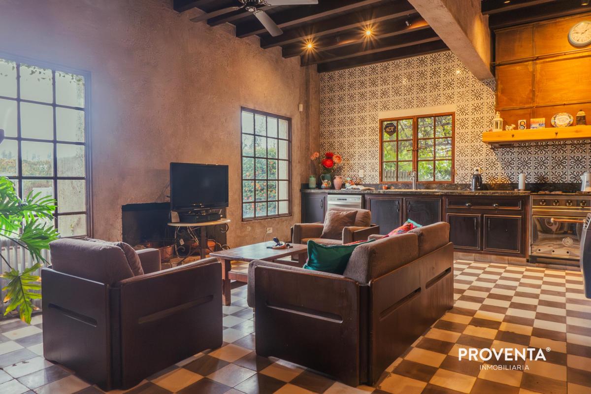 Encanto de Villa Italiana en un Entorno Natural,, Lujan de Cuyo, Barrio Privado 2
