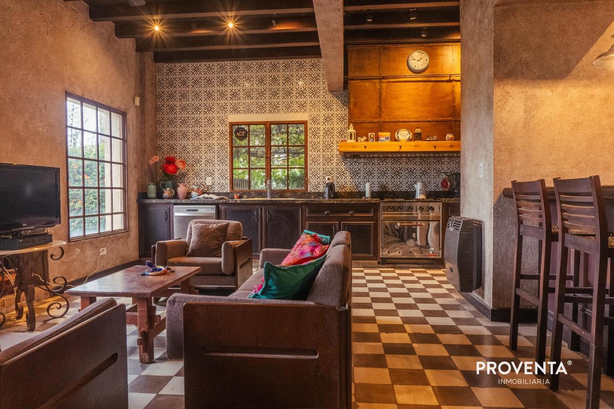 Encanto de Villa Italiana en un Entorno Natural,, Lujan de Cuyo, Barrio Privado 2