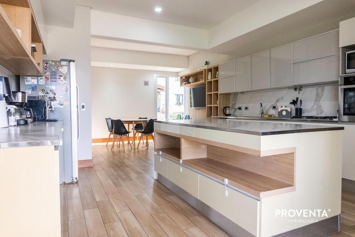 Viví El Diseño, El Confort y La Naturaleza en B° Privado La Bastilla! 4