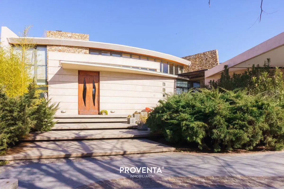 UNICA Y ESPECTACULAR CASA SEGURO Y APACIBLE BARRIO PRIVADO RINCON DE CHACRAS 5