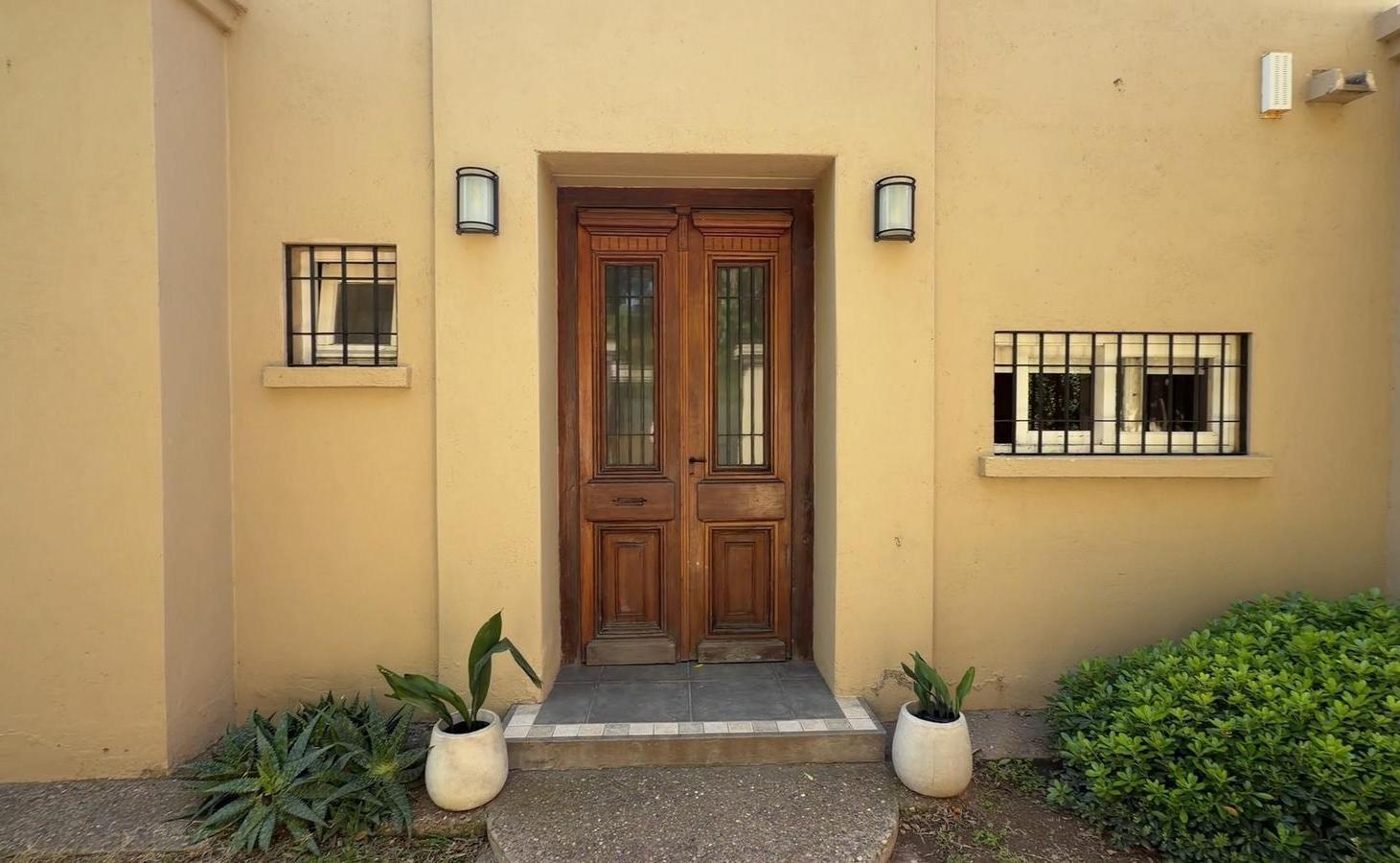 Casa Venta Chacras de Coria | 3 Dormitorios | Pileta | Jardín | Cochera Doble | Calle Longone