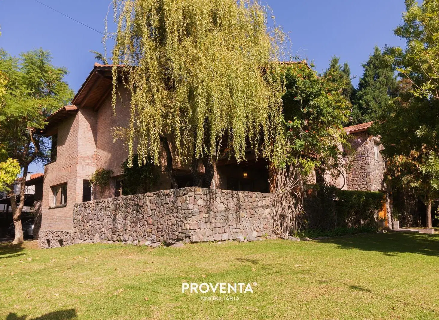 Casa venta Club de Golf Club de Campo Guaymallen Mendoza 4 dormitorios 4