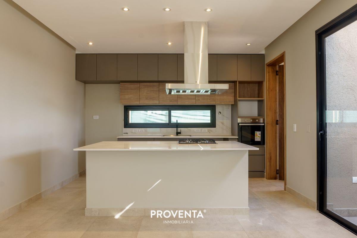 Foto de Casa moderna y luminosa 3 dormitorios en Barrio Rincon Viamonte, imagen 2