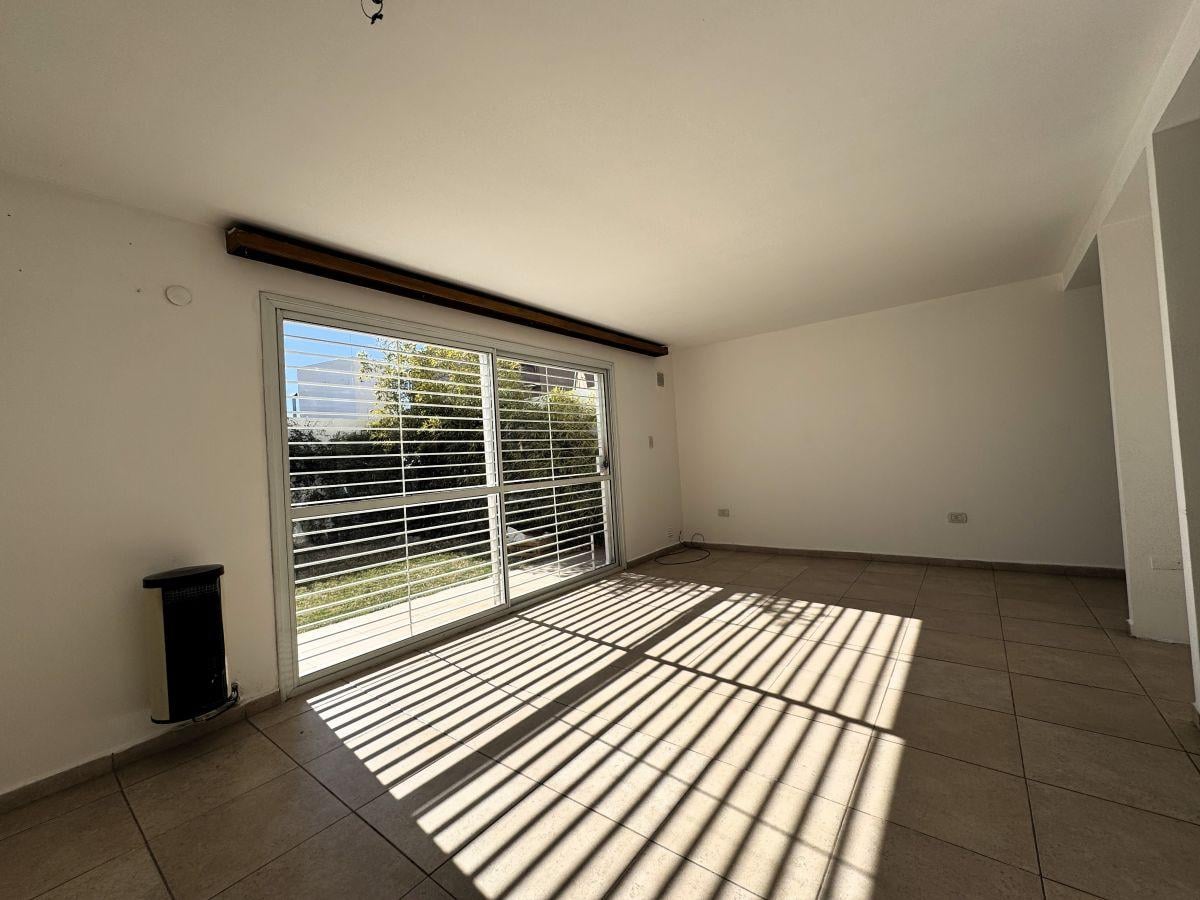 Foto de ALQUILER DUPLEX 2 DORMITORIOS EN COMPLEJO PRIVADO CON COCHERA CUBIERTA, imagen 1