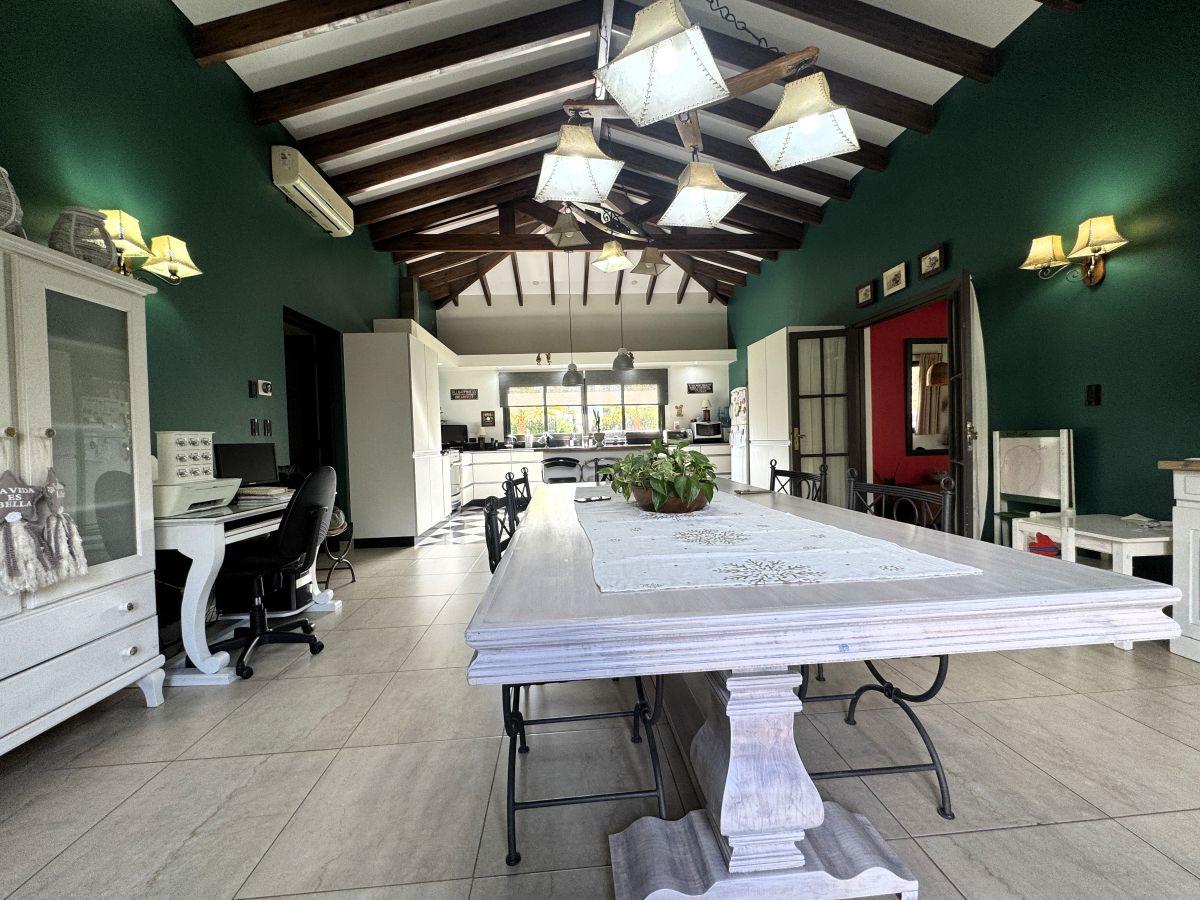 Foto de Casa de categoría en venta en B° Terruños de Araoz II – Maipú, imagen 2