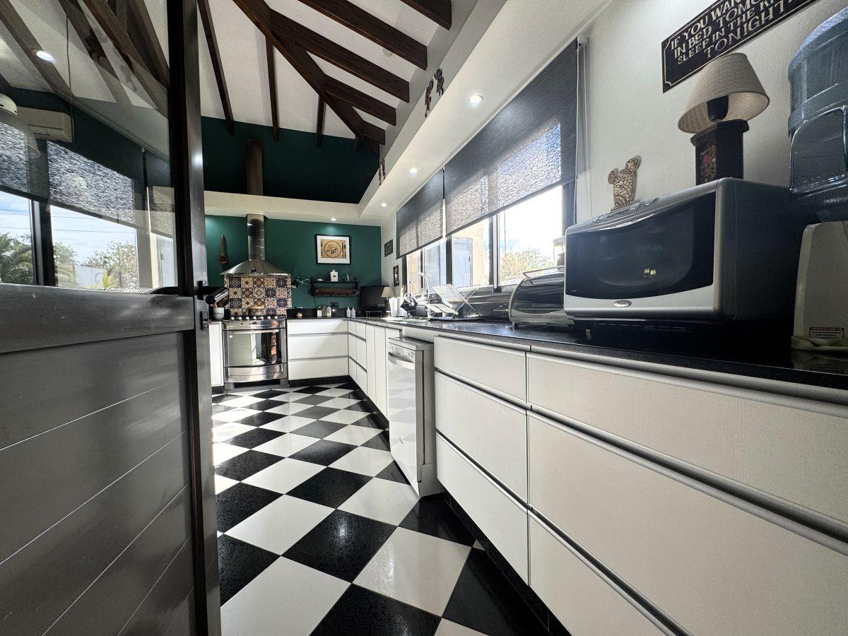 Foto de Casa de categoría en venta en B° Terruños de Araoz II – Maipú, imagen 3