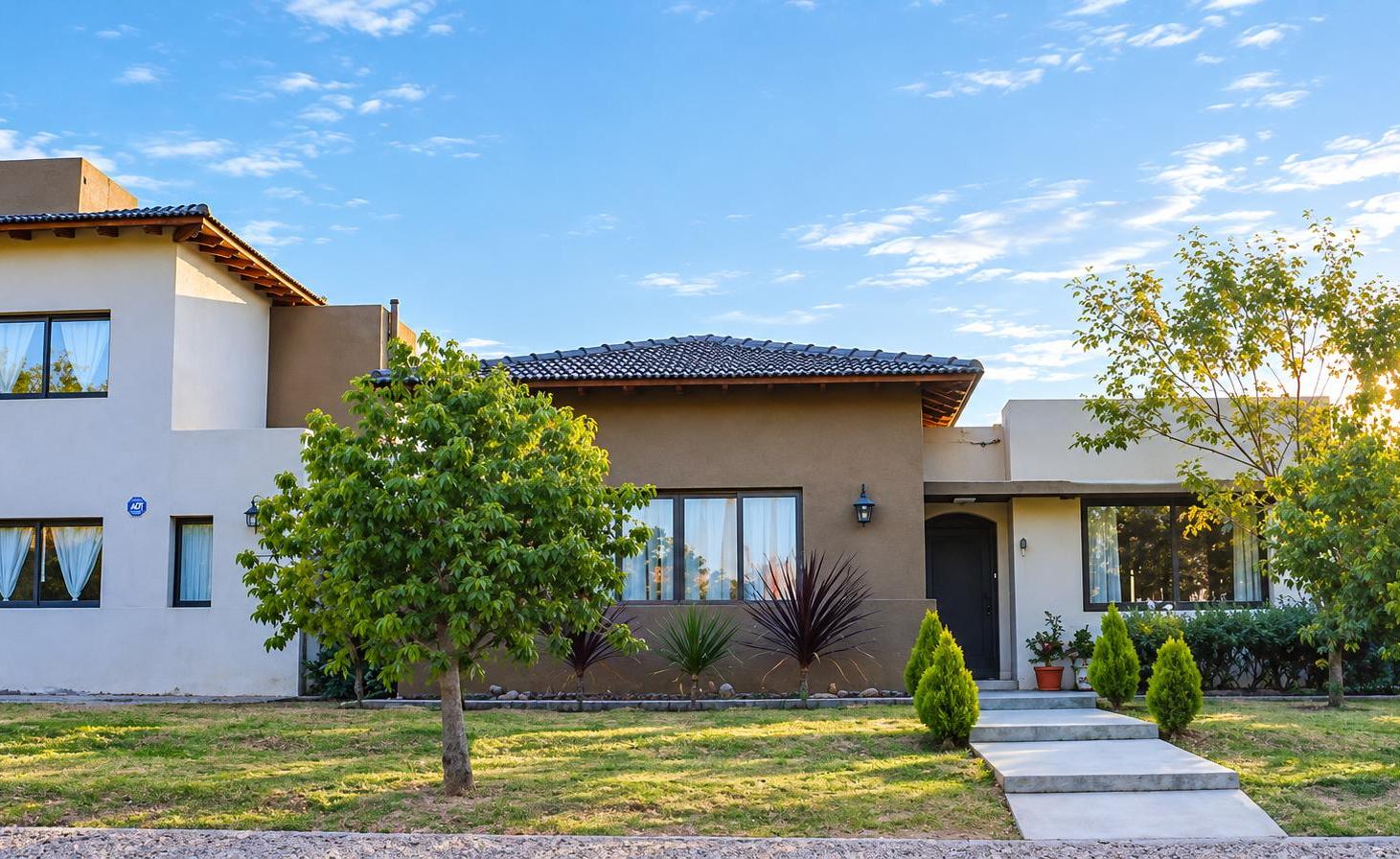 Foto de Casa de categoría en venta en B° Terruños de Araoz II – Maipú, imagen 1