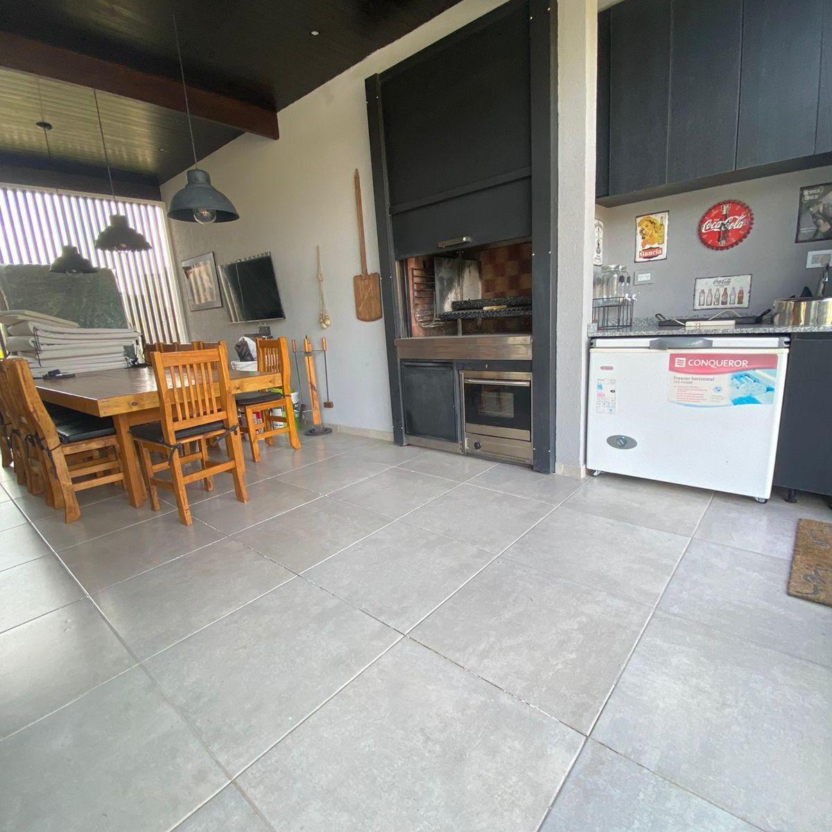 Foto de Casa de 3 dormitorios y pileta, imagen 2