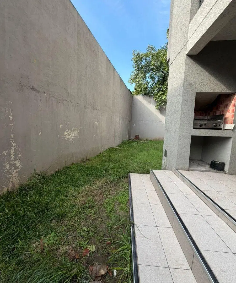 DEPTO 3 AMB CON COCHERA, PATIO Y PARQUE PROPIO 4
