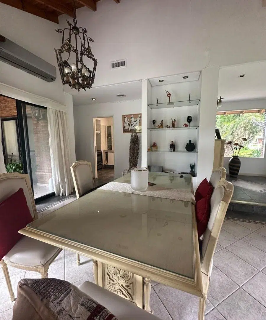 CHALET 4 amb , pileta y paqrque ( alquiler o venta ) 1