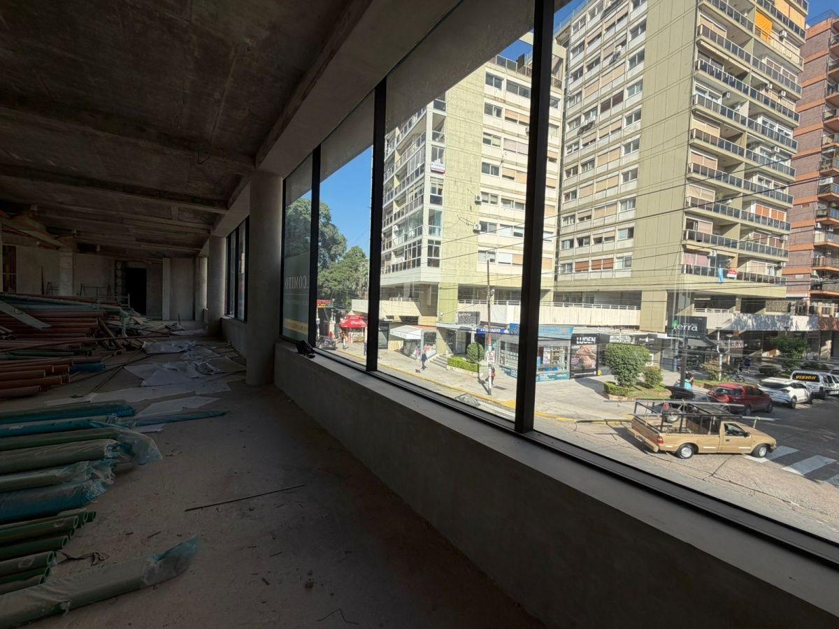 Foto de LOCAL COMERCIAL A ESTRENAR UNICO EN LOMAS DE ZAMORA!, imagen 3