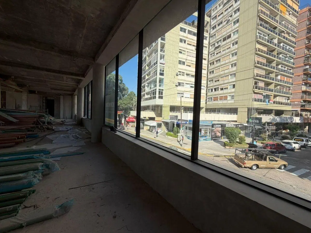 LOCAL COMERCIAL A ESTRENAR UNICO EN LOMAS DE ZAMORA! 3