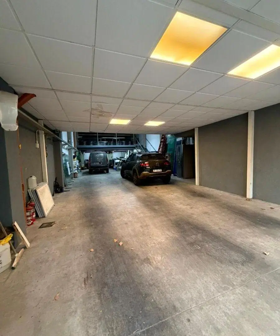VENTA EN BLOCK GALPON + OFICINAS + 2 AMPLIOS DEPARTAMENTOS 4