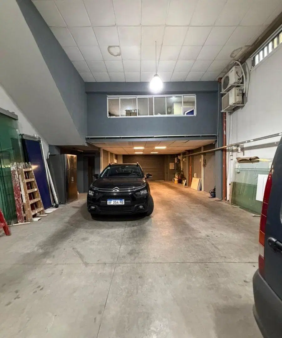 VENTA EN BLOCK GALPON + OFICINAS + 2 AMPLIOS DEPARTAMENTOS 2