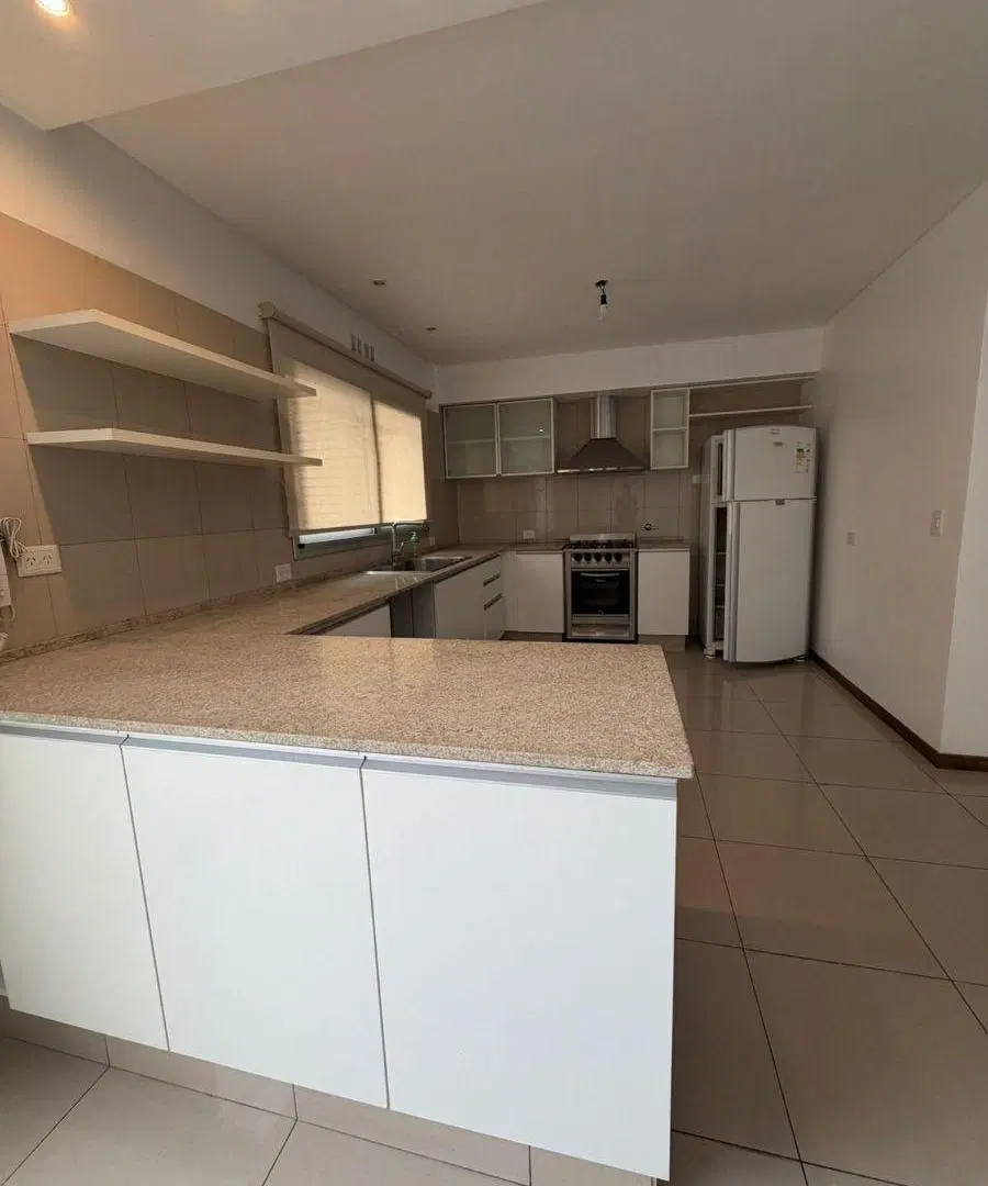 Hermoso Chalet 5 Amb con parrilla, pileta y garage. 5