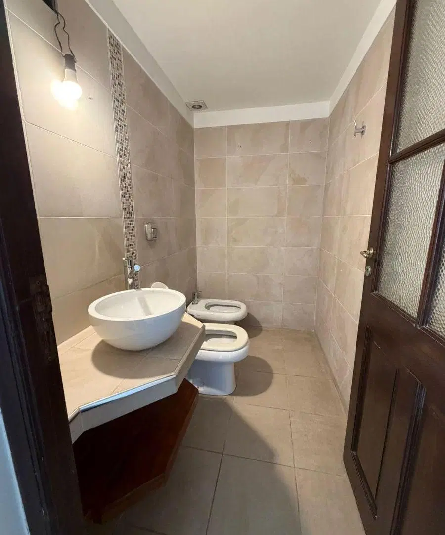 Hermoso Chalet 5 Amb con parrilla, pileta y garage. 3