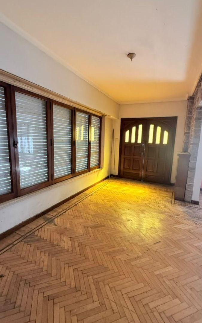Foto de CASA 5 AMB. C/ COCHERA -APTO USO COMERCIAL-, imagen 2