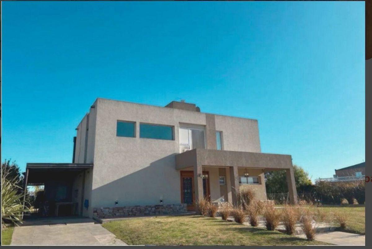 Foto de Casa - Club de Campo Santa Rita- Permuta, imagen 1