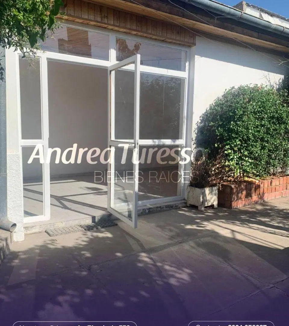 Casa en zona comercial 3